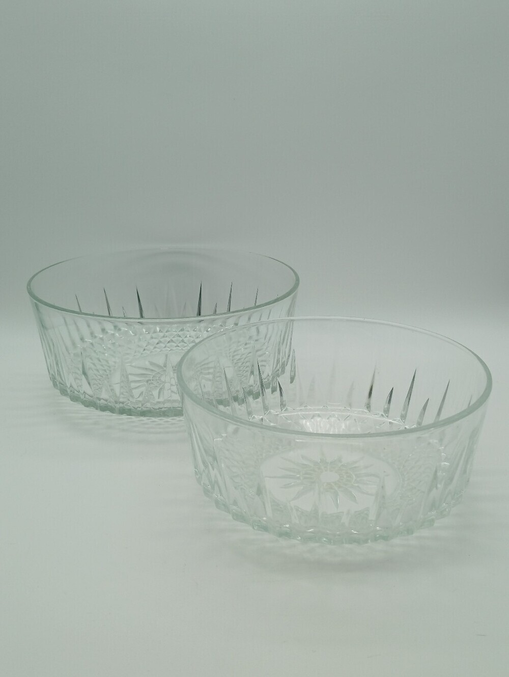 Arcoroc France Starburst Clear Glass Serving Bowls Set of 2